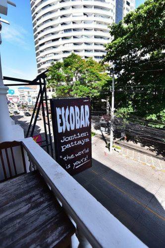 Escobar Guesthouse Jomtien Exterior foto